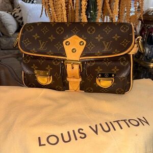 Louis Vuitton Hudson GM in Monogram Canvas 🤎✨